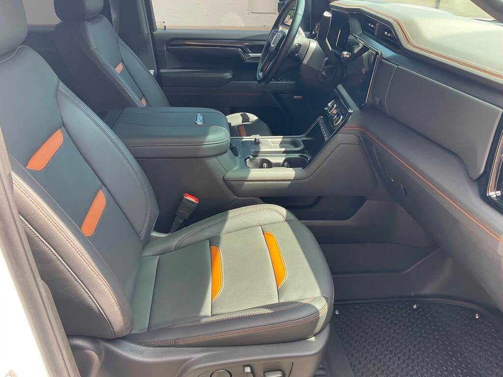 
								GMC Sierra 2500HD AT4 Crew Cab 4WD full									